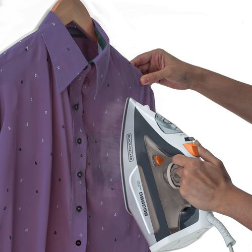 Ferro a vapor Black+Decker FX3100 com Antigotejamento Cinza e Laranja 110V