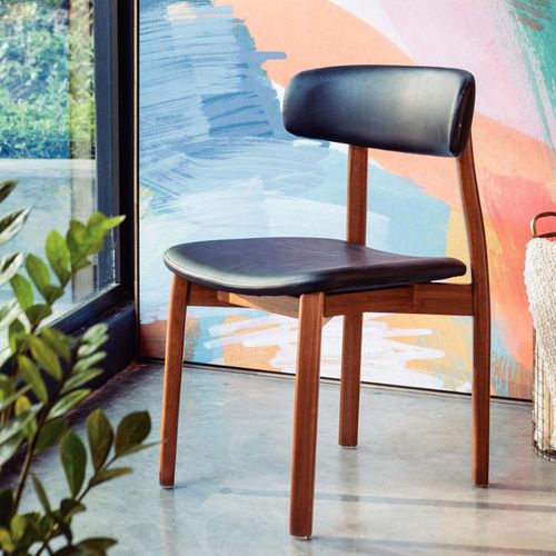 Cadeira Tramontina Çairé Ritmo em Madeira Tauari com Estofado Preto